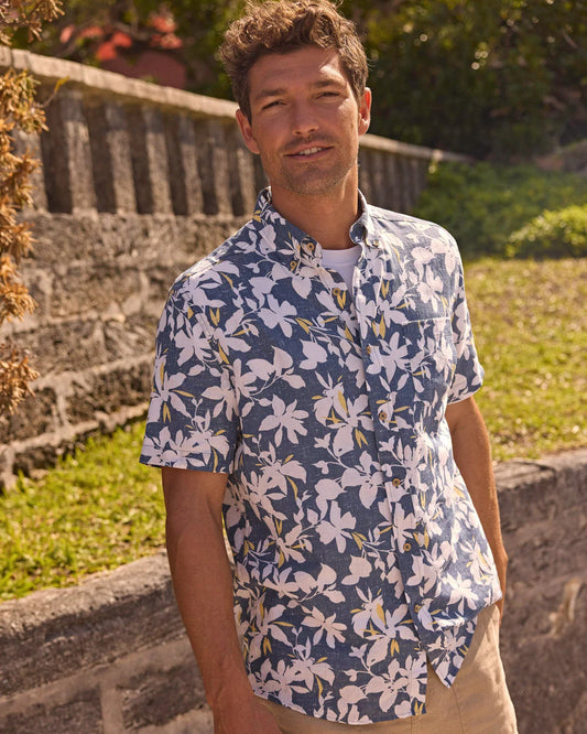 Southern Tide Men's Short Sleeve Linen Rayon Blossom Bay Sportshirt