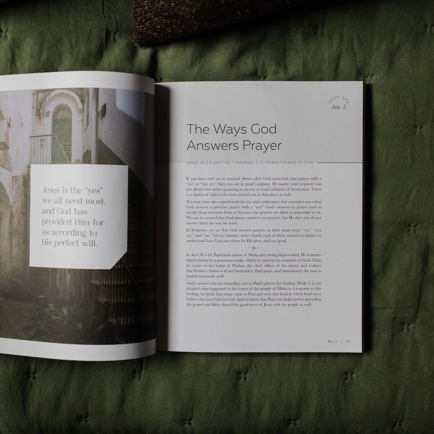 Daily Grace Co. Pray | Cultivating a Passionate Practice of Prayer - Men